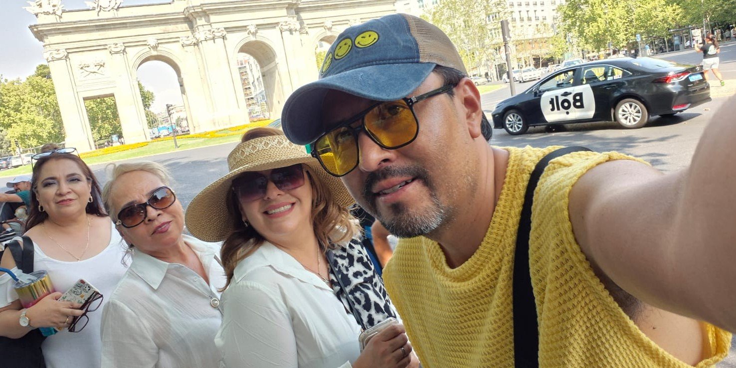 Clientes felices en la playa